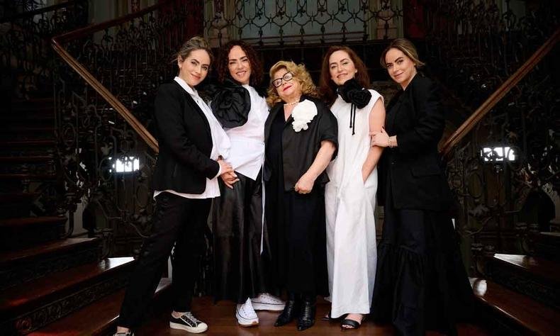 Maria Rita Malloy (centro) s se despediu da Arte Sacra quando percebeu que as filhas Marcela, Renata, Fernanda e Carolina estavam prontas para levar a marca adiante