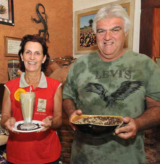 Ricardo Iabrudi e Marjorie Furtado, proprietrios do Caf Gro da Terra, que tem marca prpria e loja especializada na BR-381, em Trs Coraes(foto: Marcos Michelin/EM/D.A Press)