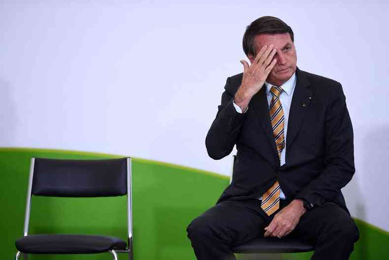 Bolsonaro culpou governadores pelo preo alto do combustvel, alm de fatores externos, como desarmonia entre poderes