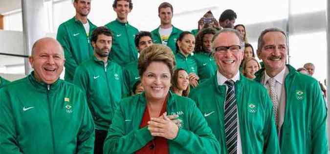 A presidente Dilma Rousseff se encontrou nesta sexta-feira alguns dos atletas brasileiros que vo disputar os jogos olmpicos(foto: Roberto Stuckert Filho/PR)