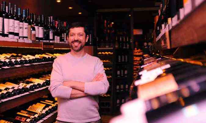 O proprietrio do AA Wine Experience, Lus Eugnio Torres, garante que o frio incrementa seu faturamento em at 40%(foto: Tulio Santos/EM/D.A Press)