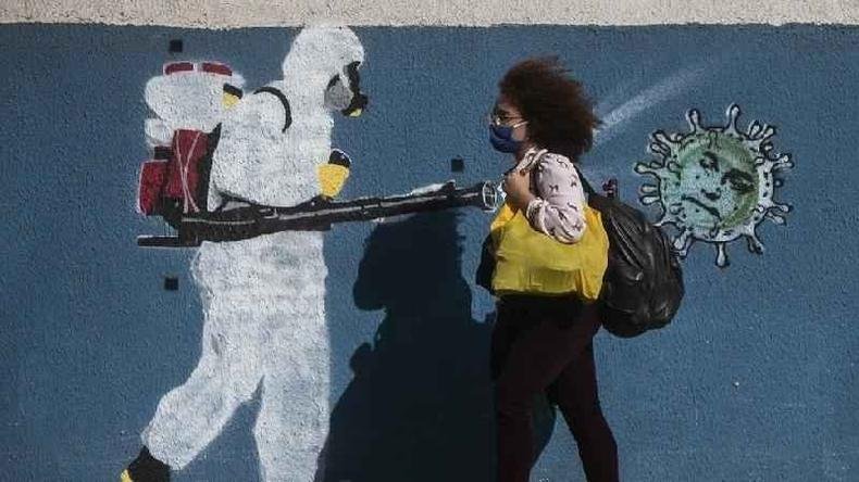 Viés de crescimento exponencial pode ter tido consequências profundas no comportamento das pessoas durante pandemia de covid-19(foto: Getty Images) Viés de crescimento exponencial pode ter tido consequências profundas no comportamento das pessoas durante pandemia de covid-19(foto: Getty Images)