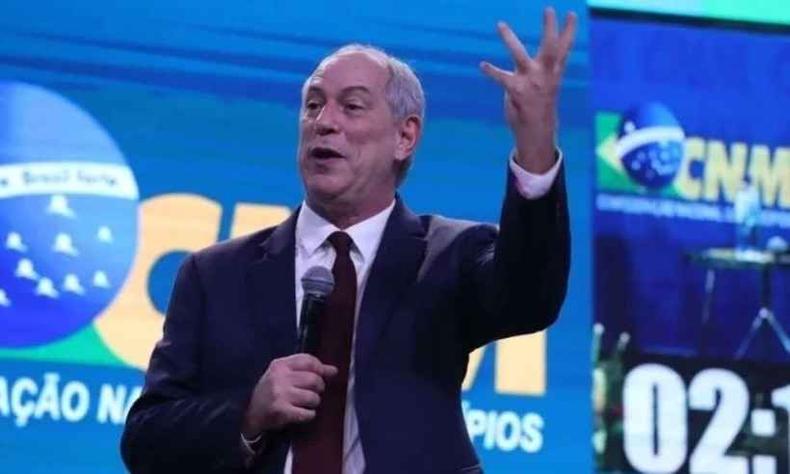 Ciro Gomes d palestra