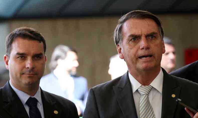 Senador Flvio Bolsonaro ao lado do presidente Jair Bolsonaro