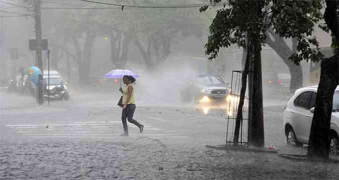 Defesa Civil emitiu um alerta para a possibilidade de chuva forte em BH nesta segunda-feira(foto: Beto Magalhes/EM/D.A Press)