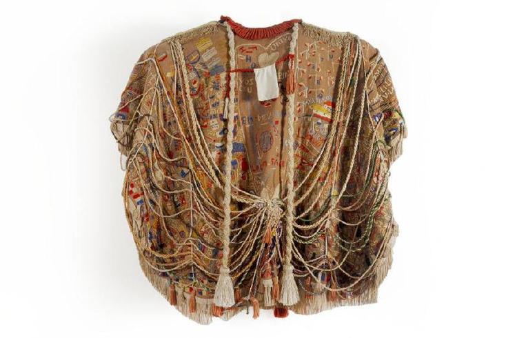 O 'Manto da Apresentao%u201D, destaque da mostra em Nova York,  considerado a obra-prima de Bispo e foi produzido para ser vestido pelo artista no Dia do Juzo Final. 