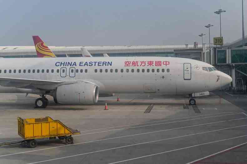 Modelo acidentado  o Boeing 737, como este estacionado no Aeroporto Internacional de Tianhe, em Wuhan