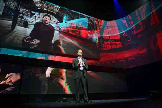 Andrew House, presidente e CEO da Sony, comea a apresentao(foto: AFP PHOTO/EMMANUEL DUNAND )