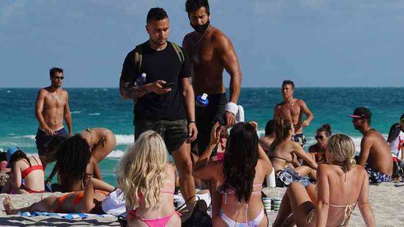 Como acontece em partes do Brasil, muitos turistas no usam mscara em Miami(foto: Getty Images)