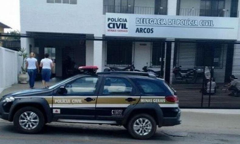 Os suspeitos foram levados para a Delegacia de Arcos(foto: PCMG) Os suspeitos foram levados para a Delegacia de Arcos