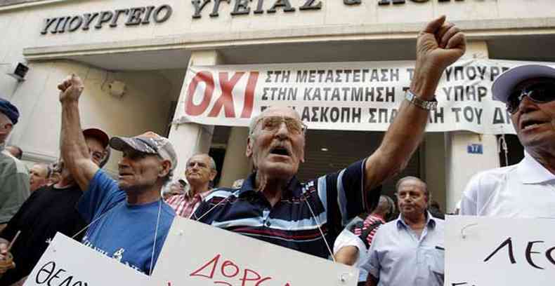 Protestos continuam no pas(foto: AFP PHOTO / Kostas Tsironis )