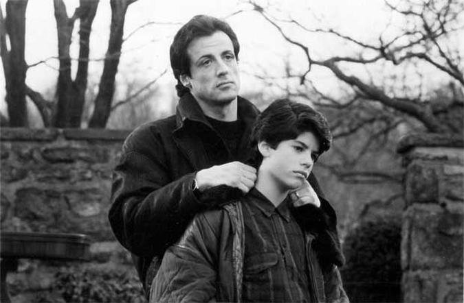 Sylvester Stallone em cena ao lado do fiho Sage Stallone no filme 'Rocky V', de 1990(foto: (REUTERS/Courtesy MGM/UA/Handout )) Sylvester Stallone em cena ao lado do fiho Sage Stallone no filme 'Rocky V', de 1990(foto: (REUTERS/Courtesy MGM/UA/Handout ))