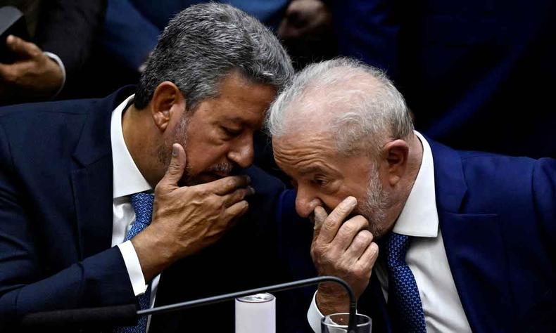 Arthur Lira e Lula articulam entrada maciça do Centrão no primeiro escalão do governo federal (foto: MAURO PIMENTEL/AFP) Arthur Lira e Lula articulam entrada maciça do Centrão no primeiro escalão do governo federal