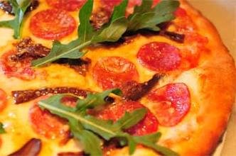 O pre�o m�dio da pizza brasileira, R$ 40,36, � superior aos pre�os de todas as cidades no exterior pesquisadas(foto: Alexandre Guzanshe/EM/D.A Press)