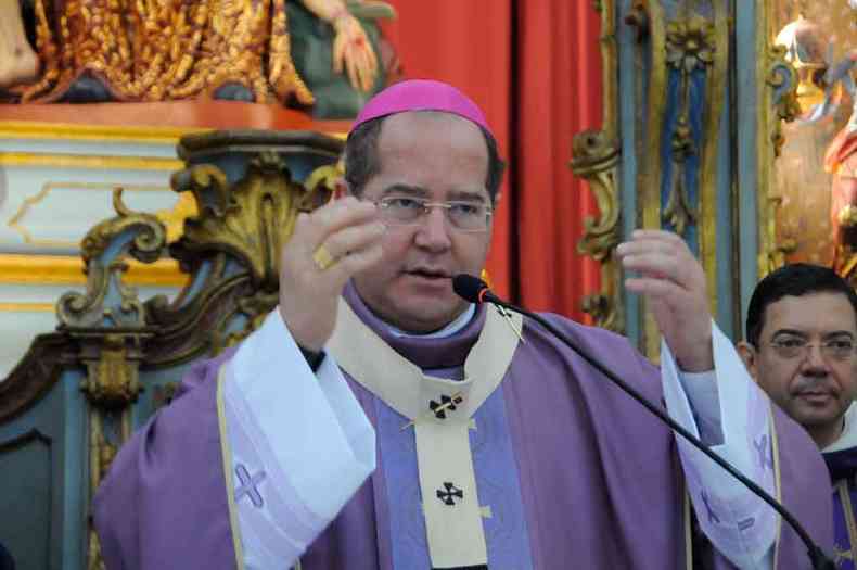 Dom Walmor pediu que todas as parquias organizem missas de stimo dia pelas vtimas(foto: Paulo Filgueiras/EM/D.A Press)