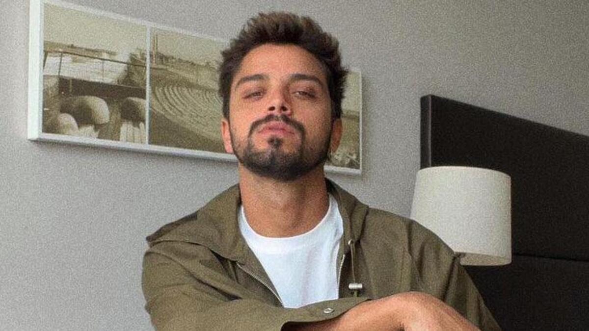 Rodrigo Simas posta clique ousado e anima madrugada de seguidores 