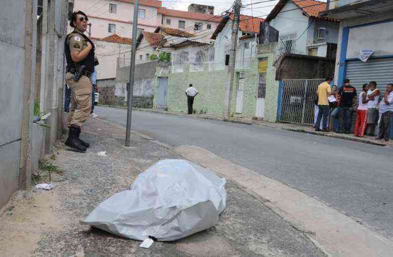 Em 2014, 768 pessoas foram vtimas de crimes violentos letais intencionais em BH(foto: Paulo Filgueiras/EM/D.A Press)
