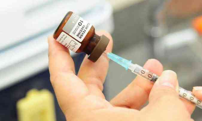 Vacinao prioritria em reas afetadas pela doena  uma das armas para conter a circulao do vrus. Rotina de imunizao ser mantida(foto: Gladyston Rodrigues/EM/D.A Press)