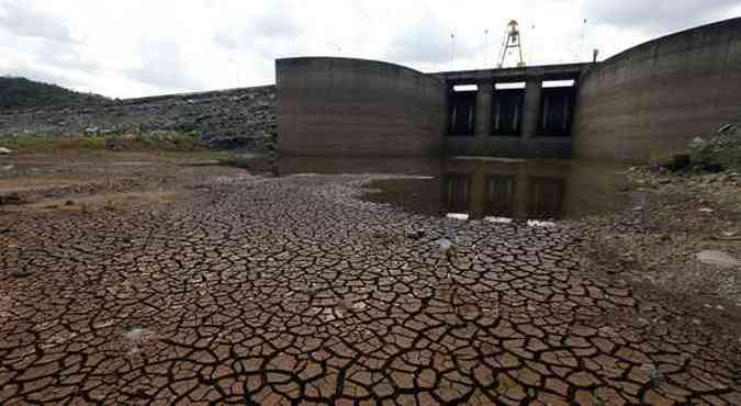 Reservatrio Jaguari, do sistema Cantareira, praticamente seco(foto: Paulo Whitaker/Reuters)