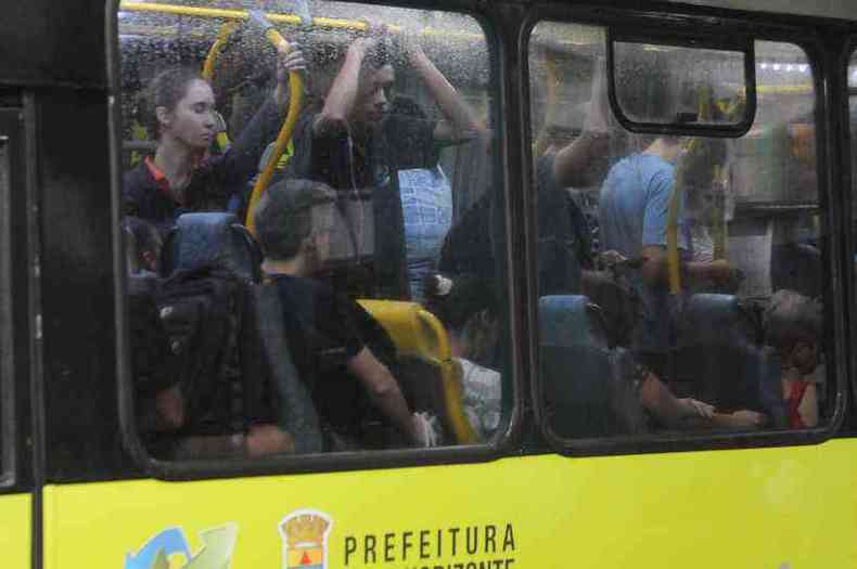 Em meio ao caos epidemiolgico provocado pelo coronavrus, nibus com ar-condicionado tambm preocupam passageiros(foto: Juarez Rodrigues/EM/D.A Press)