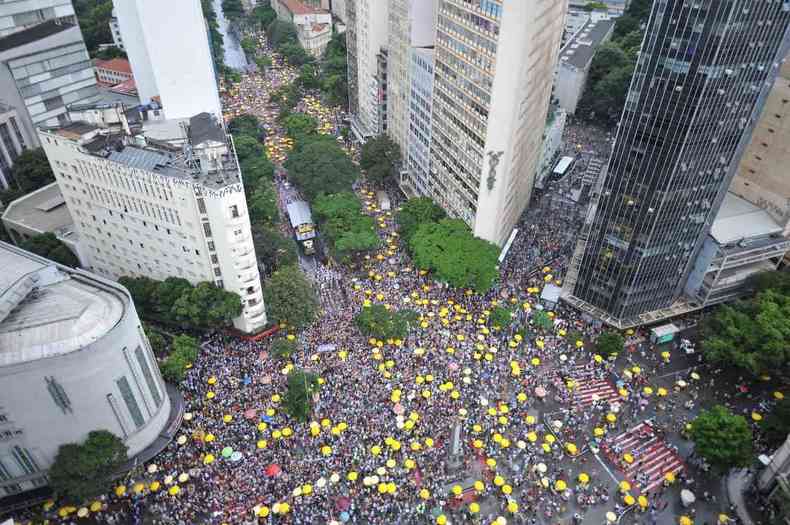 Bloco Baianas Ozadas na Praa Sete, em BH