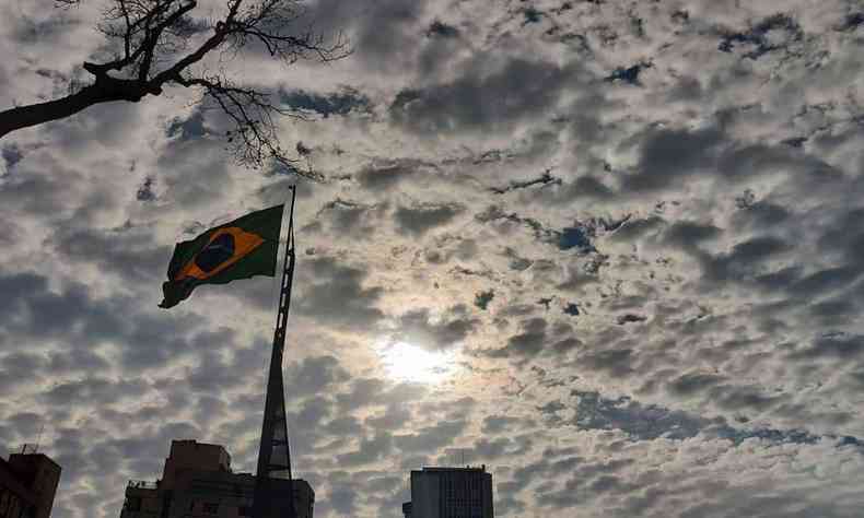 Praa da Bandeira, cu com nuvens 