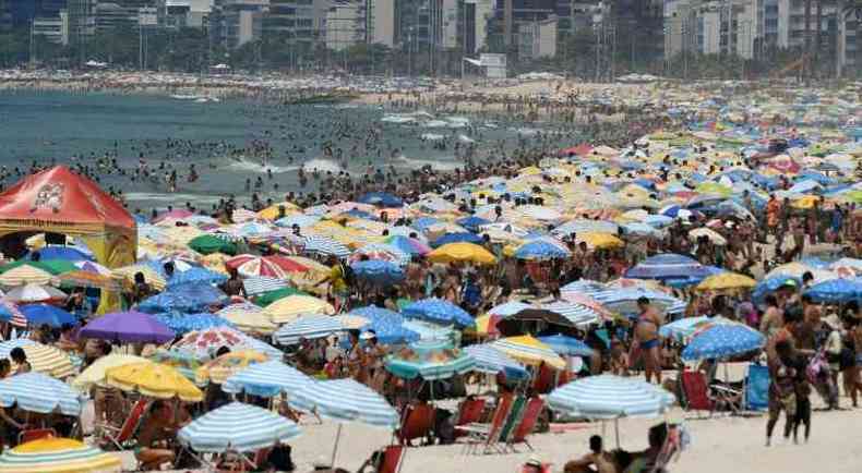Praia de Ipanema  um dos destinos mais procurados no Rio de Janeiro(foto: Vanderlei Almeida/AFP)
