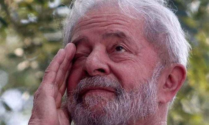 No jargão jurídico, a defesa de Lula pedia o 'efeito suspensivo'ao recurso(foto: MIGUEL SCHINCARIOL) No jargão jurídico, a defesa de Lula pedia o 'efeito suspensivo'ao recurso(foto: MIGUEL SCHINCARIOL)