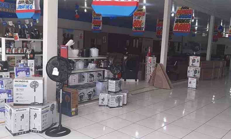 Ventiladores e aparelhos de ar-condicionado se tornaram itens disputados no mercado da cidade(foto: Wesley Silva/Divulgao)