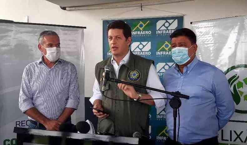 ministro do Meio Ambiente, Ricardo Salles, em entrevista no aeroporto de Montes Claros(foto: Luiz Ribeiro/EM/DA PRESS)