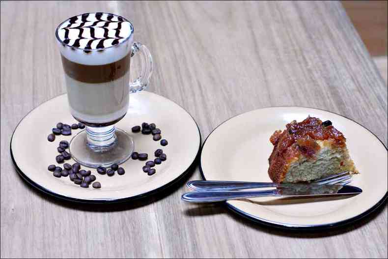 Cardpio privilegia a parte de cafeteria, de espresso a cappuccino, mocha e macchiato, mas h tambm variaes de bolo e sanduches naturais (foto: EDSIO FERREIRA/EM/D.A PRESS)