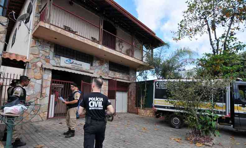 Polcia levanta dados no local onde Isabela Gentil foi morta  queima-roupa na sexta-feira: detido ontem, ex-namorado  suspeito de participar do crime(foto: Alexandre Guzanshe/EM/D.A Press)