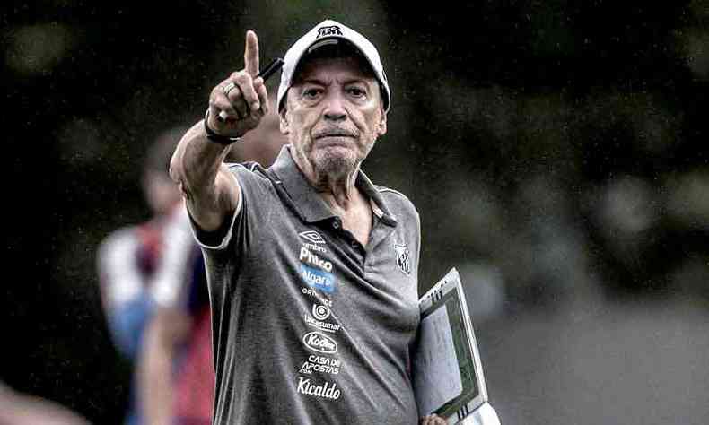 O portugus Jesualdo Ferreira assumiu a vaga do argentino Sampaoli nesta temporada e j sofre presso no Santos (foto: Alexandre Guzanshe/EM/D.A Press)