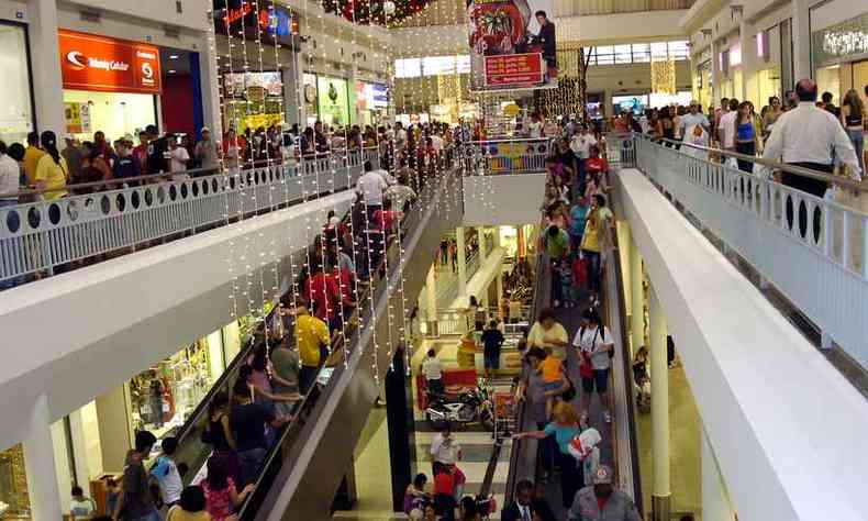 Interior do Shopping Del Rey, situado no Bairro Alto Caiaras (foto: Jair Amaral/EM/D.A Press - 15/12/2007 )