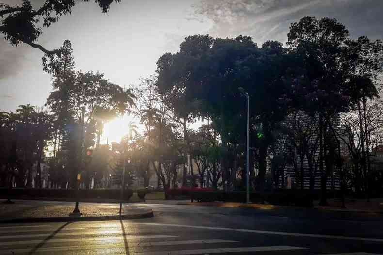 Clima na Praa da Liberdade, em BH