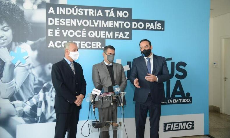 Ministro de Minas e Energia, Bento Albuquerque, vice-governador de MG, Paulo Brant, e presidente da FIEMG, Flvio Roscoe(foto: Sebastio Jacinto Jnior/FIEMG)