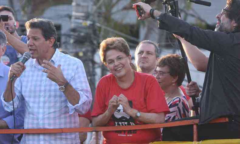 'Estou aqui com o Fernando Pimentel e o Fernando Haddad, dois Haddads', disse Dilma(foto: Edesio Ferreira/EM/D.A press)