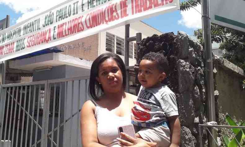 Laila Ruth de Souza e filho com suspeita de sarampo(foto: Jair Amaral)