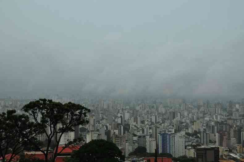 View of Belo Horizonte under the clouds: accumulated rain in the capital from January to