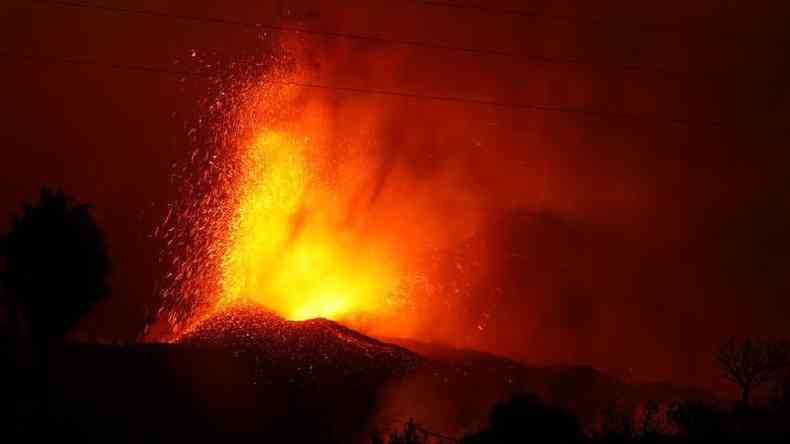 A erupo do vulco Cumbre Vieja j destruiu centenas de casas