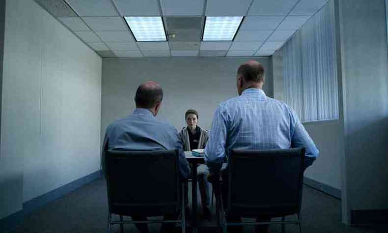 Marie Addler (Kaitlyn Dever)  interrogada por policiais na srie Inacreditvel(foto: Beth Dubber/divulgao)