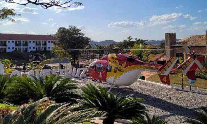 helicptero Arcanjo do corpo de bombeiros em resort de Esmeraldas