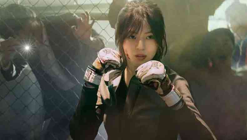 Em cena da srie ''My name'', a personagem Ji-woo luta boxe, com sangue no rosto