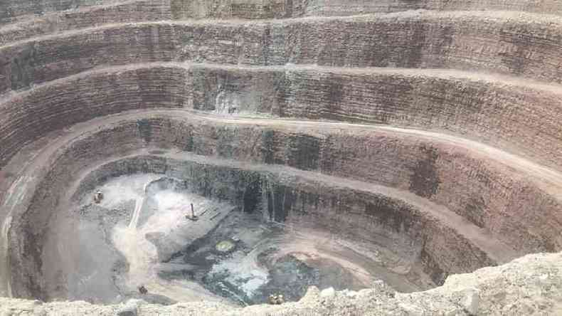 Uma das minas de diamante da Alrosa na regio de Yakutia, no leste da Sibria, na Rssia(foto: BBC)