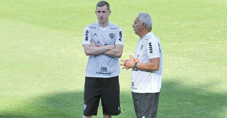 Adilson (E) passou a integrar a comissão técnica fixa do Galo em julho, após ser diagnosticado com problema cardíaco. Ele vivia a expectativa de ficar pelo menos até dezembro(foto: Juarez Rodrigues/EM/D.A Press %u2013 15/7/19) Adilson (E) passou a integrar a comissão técnica fixa do Galo em julho, após ser diagnosticado com problema cardíaco. Ele vivia a expectativa de ficar pelo menos até dezembro(foto: Juarez Rodrigues/EM/D.A Press %u2013 15/7/19)