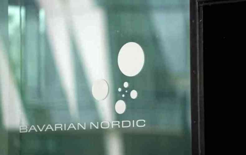 Logotipo da empresa na sede da empresa de biotecnologia dinamarquesa Bavarian Nordic em Hellerup, ao norte de Copenhague