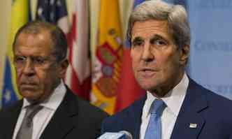 Serguei Lavrov ( esquerda) se reuniu com John Kerry, em Nova York(foto: DOMINICK REUTER / AFP)