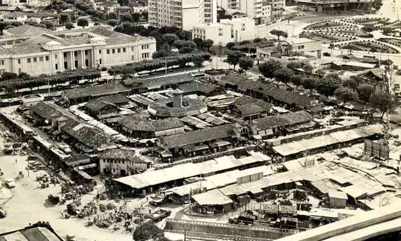 Vista area do centro de compras em 1958, quando ainda se chamava Mercado Municipal de BH(foto: Arquivo/EM)