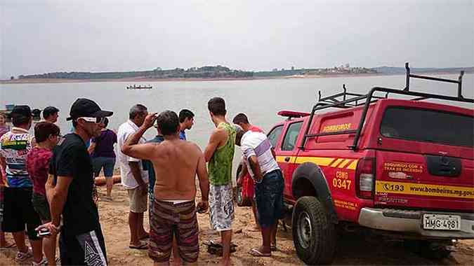 A tragdia deixou duas pessoas mortas na represa de Furnas(foto: Kleber Ayello/Minasacontece.com.br)