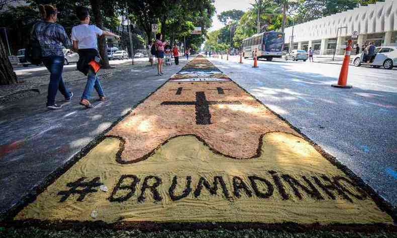 Tapete em homenagem s vtimas de Brumadinho(foto: Leandro Couri/EM/DA Press)